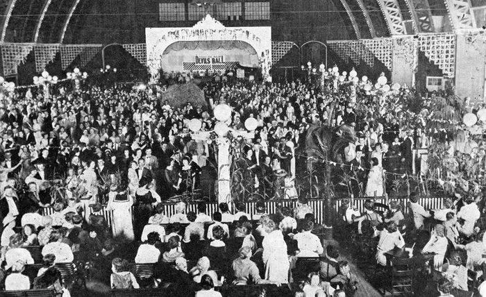 Avery Beach Casino - 1902 Photo From Historical Association Of South Haven